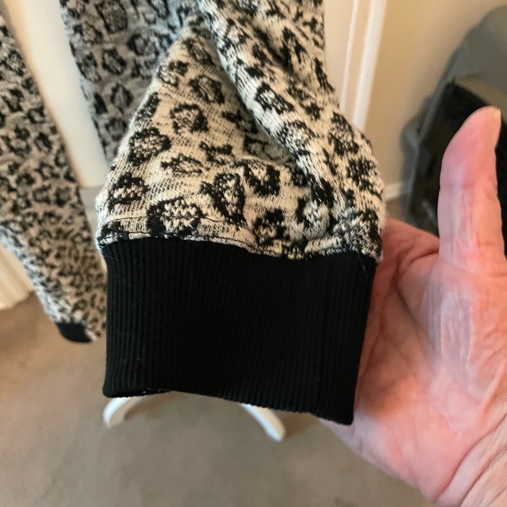 Jones New York Black and Cream Leopard-Print Cardigan - Picture 3 of 9
